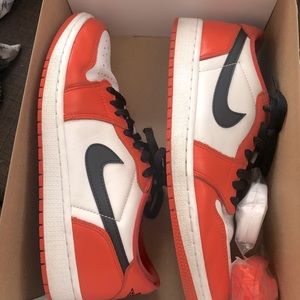 I am selling a pair of size 10 jordan 1 retro low starfishes.